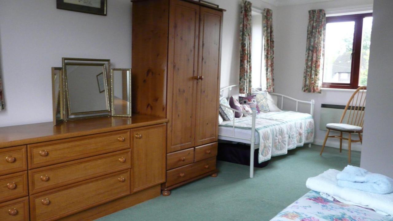 Bramley Cottage Holidays Chichester Exterior photo